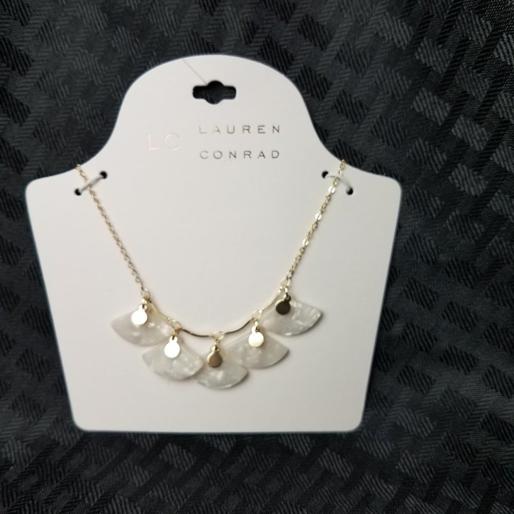 ๐๐NWT LAUREN CONRAD FAUX PEARL FAN NECKLACE - Picture 7 of 7